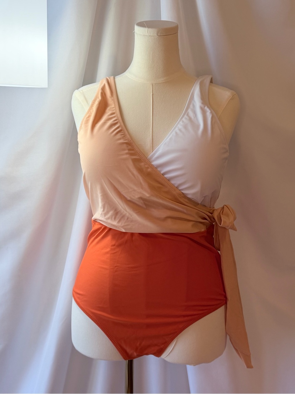 Cupshe Peach and White Tie-Front Swim Top